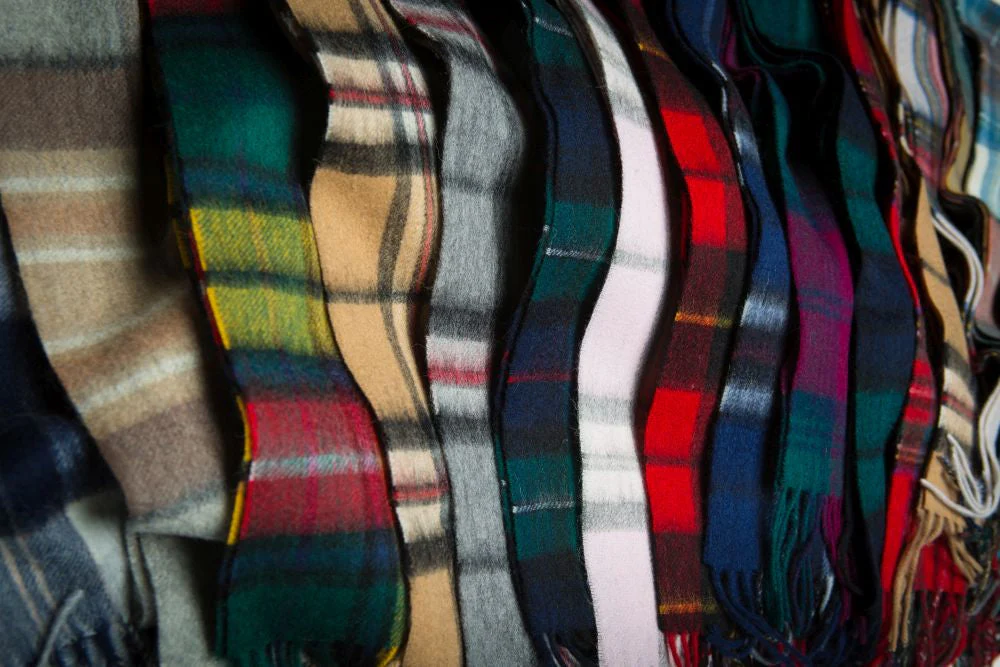 Glenmore 100% Lambswool Tartan Scarf - Thomson Grey - Image 4